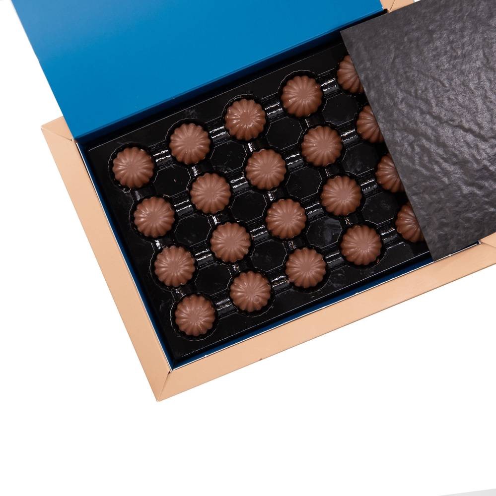 بوكس شوكولاتة ماندوس بالفول السوداني 